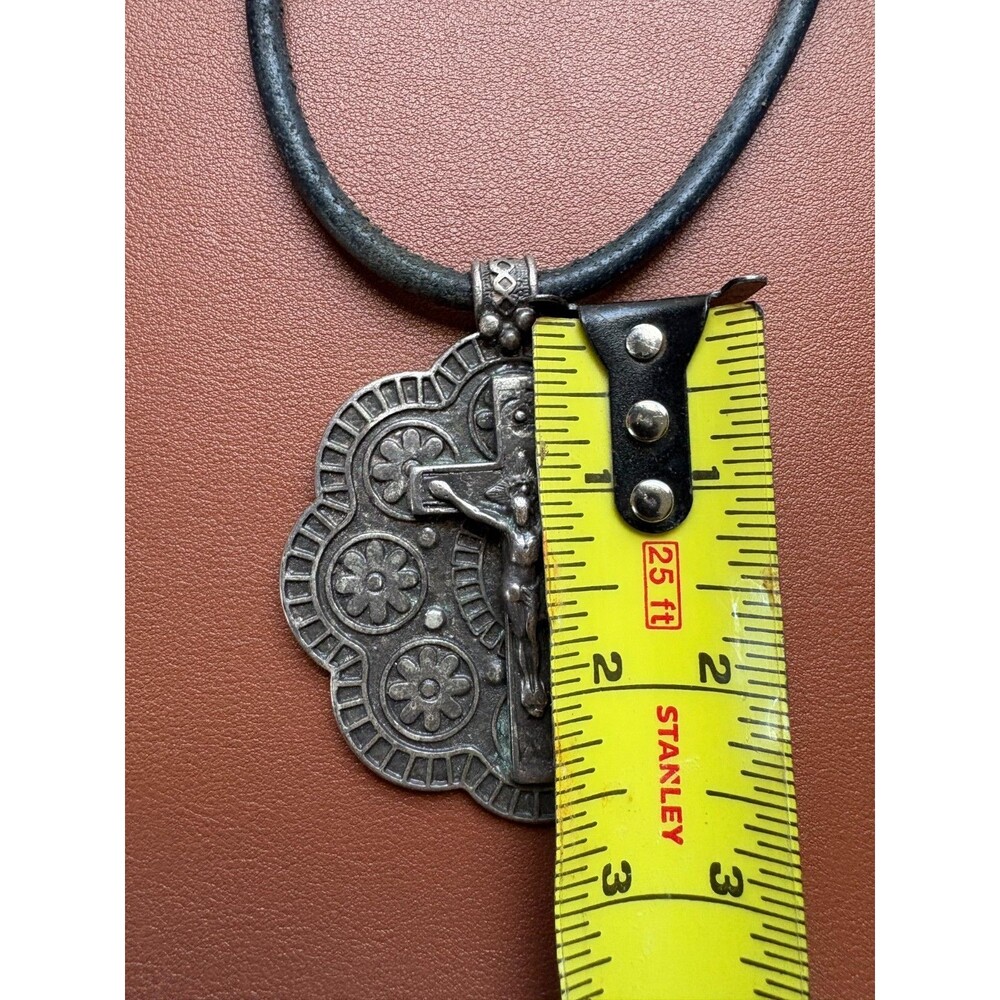 Vintage Silver Tone Crucifix Pendant Necklace Black Leather Cord Religious Jewel - Picture 4 of 5